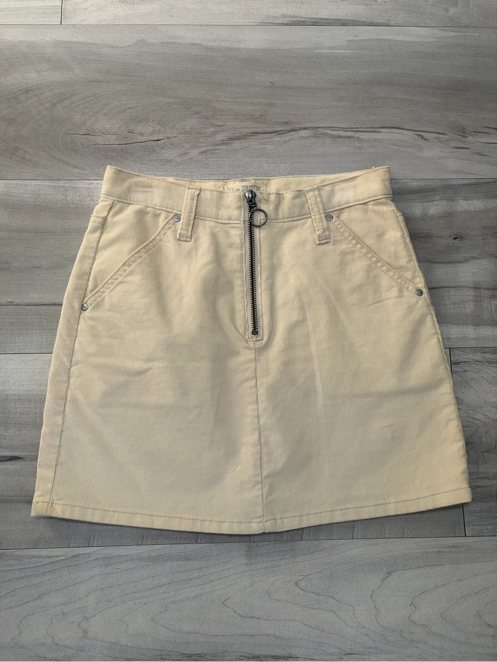 Sky and Sparrow Cream Mini Skirt with Front Ring Zipper